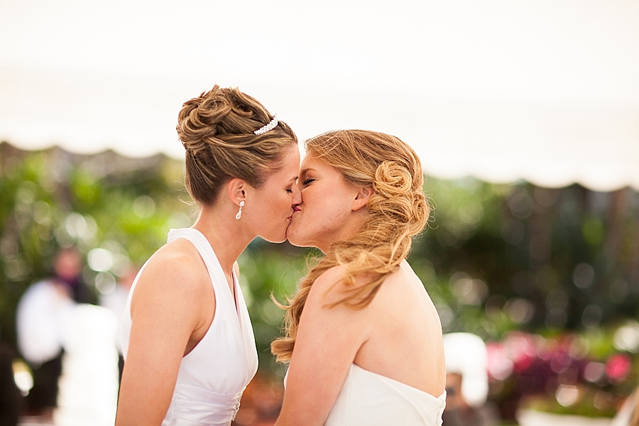 Real Lesbian Kissing 8